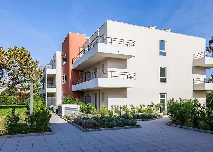 Comfort Aparthotel Cannes Mandelieu